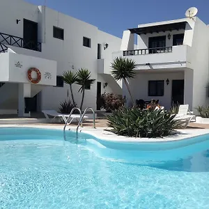 apartamentos-albatros-puerto-del-carmen.puertodelcarmen-hotels.org/